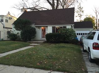 1021 Windermere Rd, Franklin Square, NY 11010