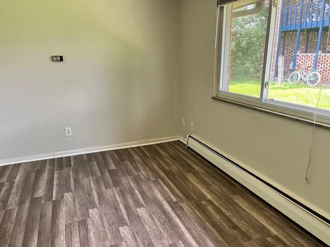 1 bed, 1.0 bath, 450 sqft, $950 — Photo 3