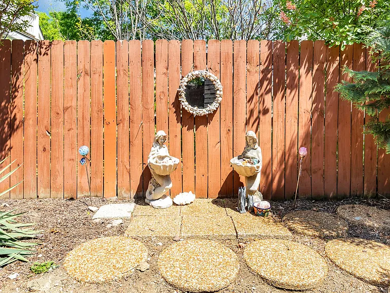929 Fatherland St #B — Photo 16