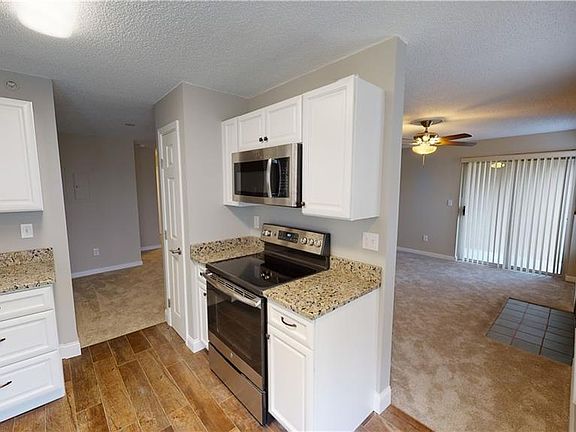 4th image of 200 Fox Hollow Dr APT 408
