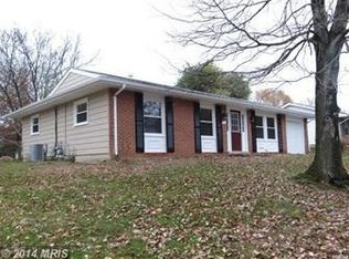 701 E Roanoke Rd, Sterling, VA 20164