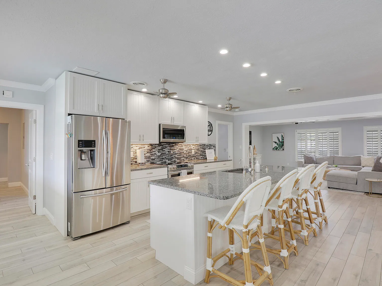 4 bed, 3.0 bath, 2411 sqft, $7,000 — Photo 4