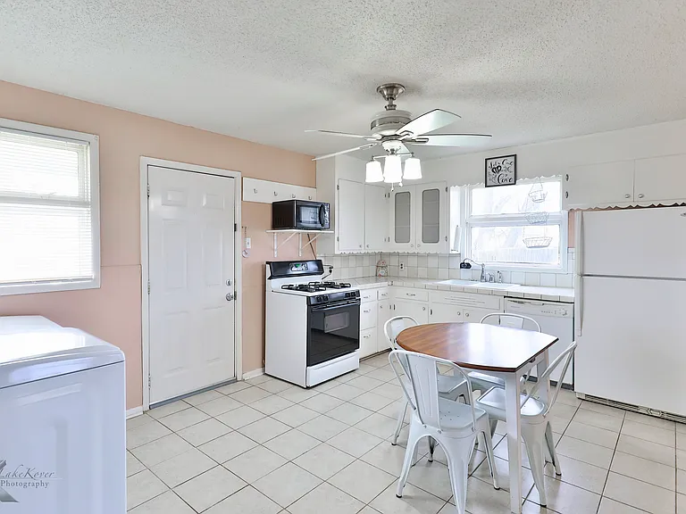 2109 Collins Ave — Photo 5