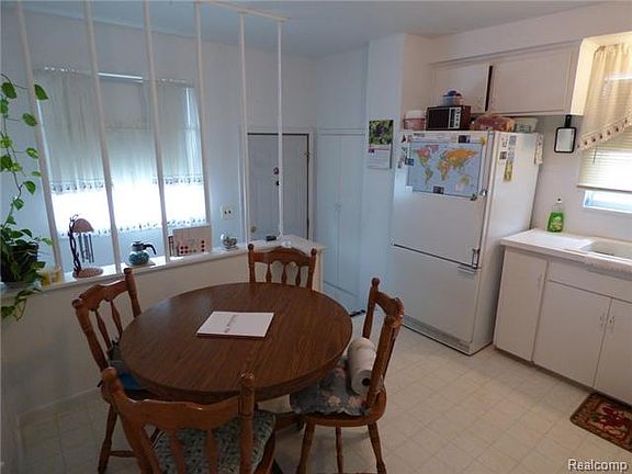 4th image of 31717 Hees St