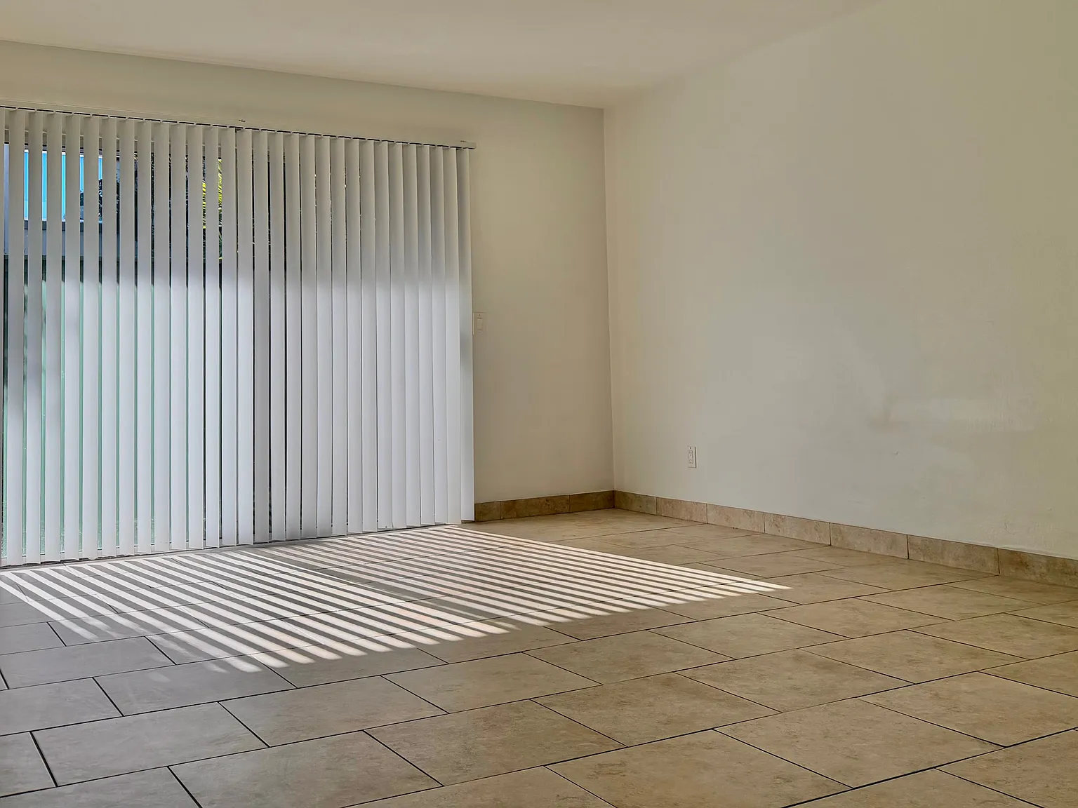 2 bed, 1.5 bath, 1000 sqft, $2,700 — Photo 2