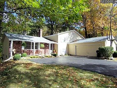8535 Carriage Hill Dr NE photo 1