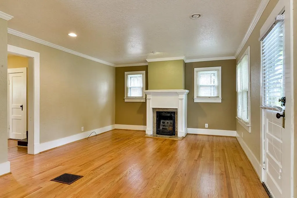2 bed, 1295 sqft, $2,500 — Photo 2