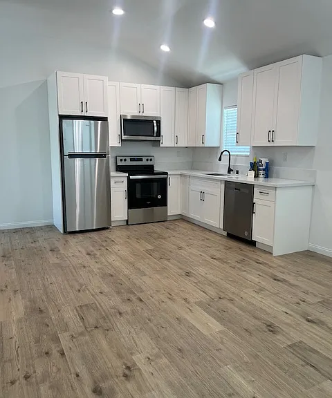 160 W Orange St — Photo 1