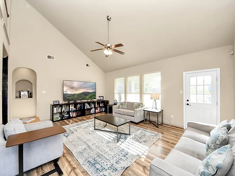 2602 Ash Haven Ln — Photo 5