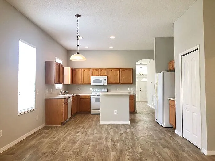 590 Horseman Dr — Photo 5