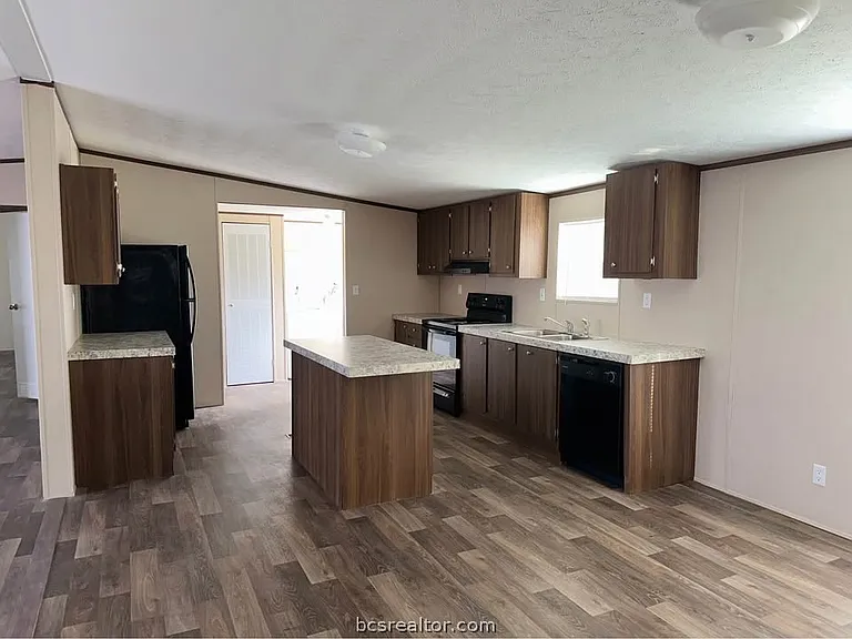 424 County Road 221 — Photo 8