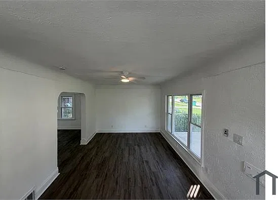 4 bed, $1,400 — Photo 3