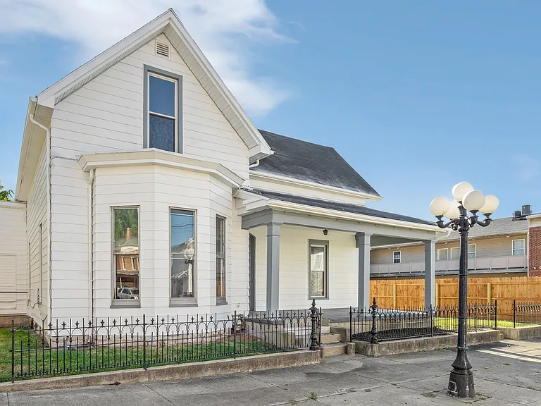 7 N Limestone St — Photo 1