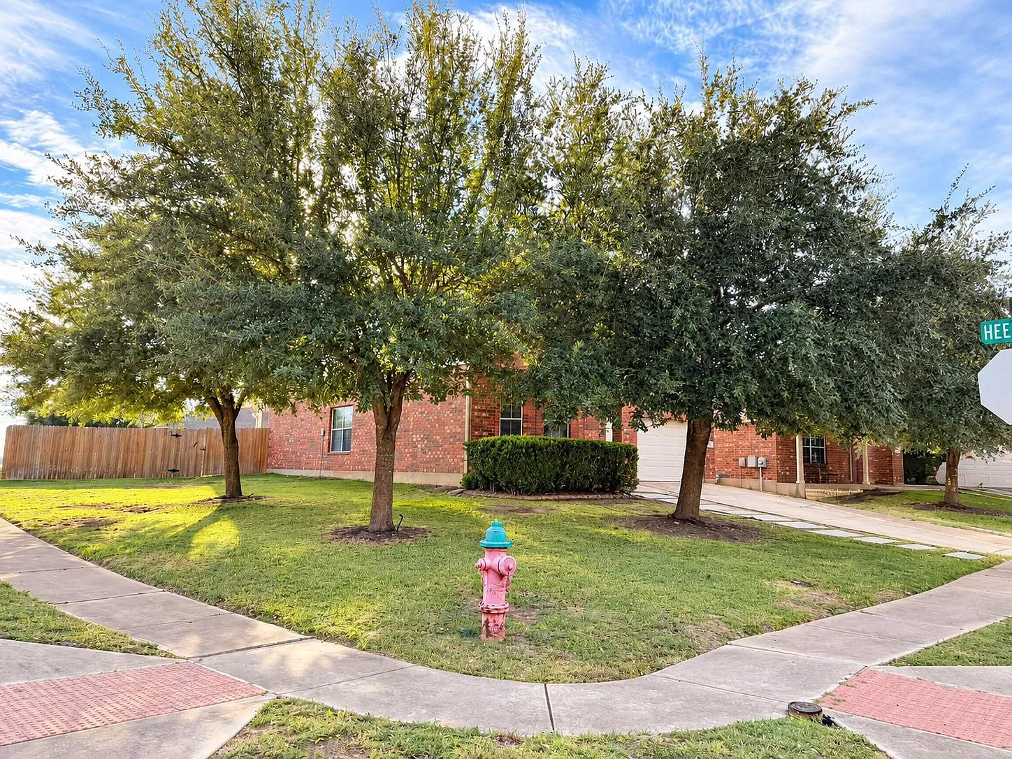 4 bed, 2.5 bath, 2596 sqft, $2,600 — Photo 4