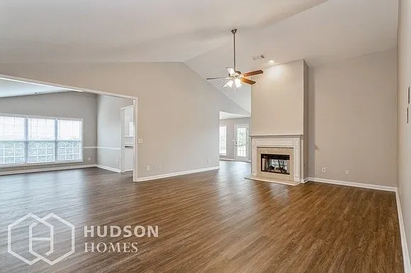3 bed, 2.0 bath, 2128 sqft, $2,325 — Photo 4