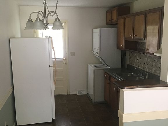 4th image of 4069 Bruene Ave #1