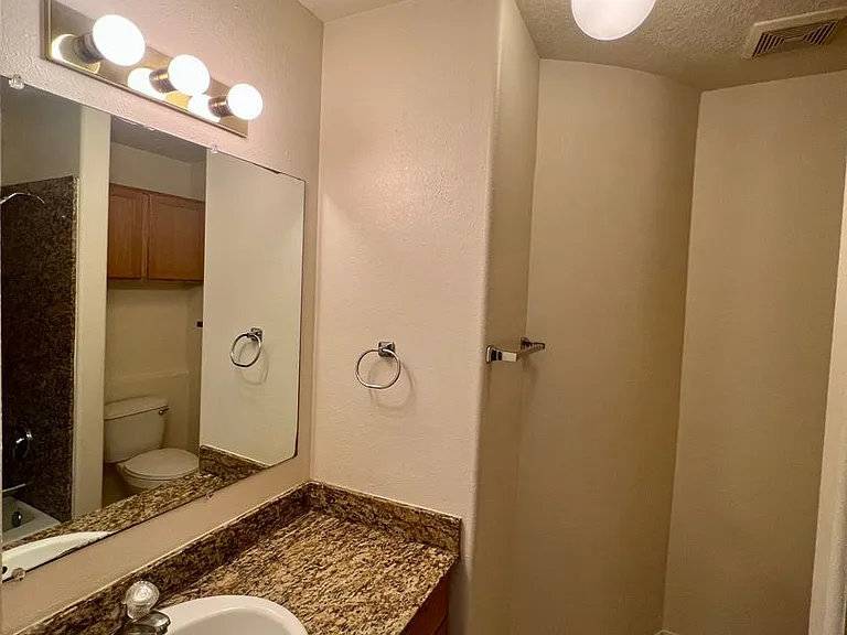 Modern Condo-Style Living Near Nob Hill & UNM $300 Off Move-In Special at The Spirals Apartments — Photo 50