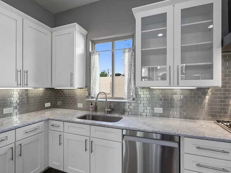 1614 Cedar Bend Dr — Photo 11