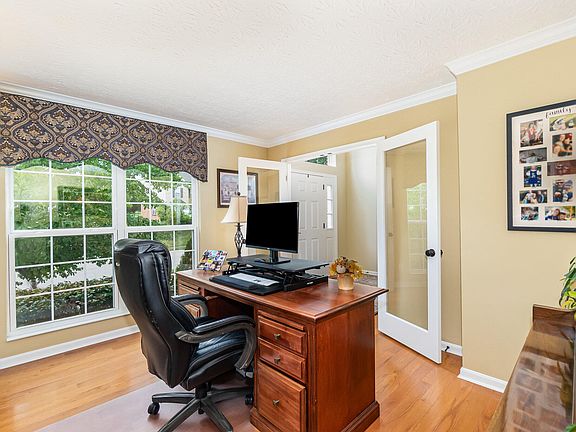 4th image of 2258 Berkshire Ct