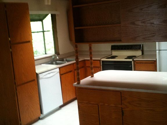 3rd image of 314 205th Ct NE