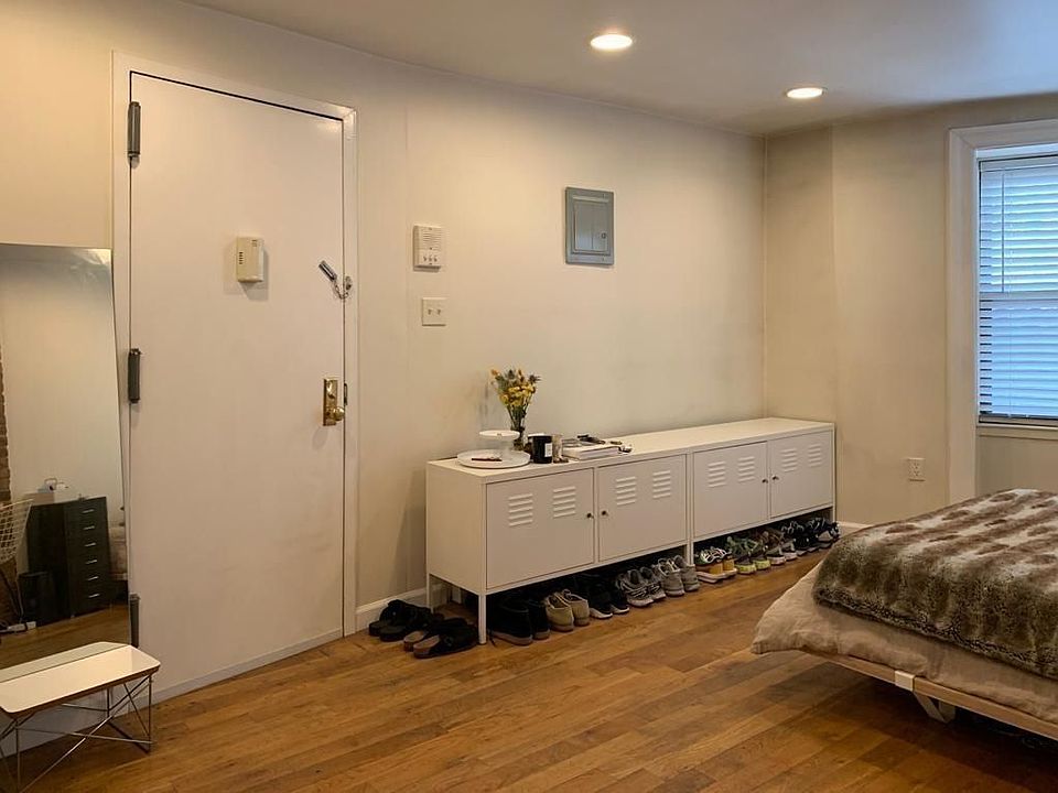 2nd image of 107 Jefferson Ave #2