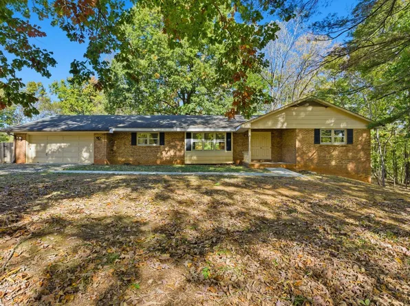 1900 Twin Lake Dr, Bedford, VA 24523