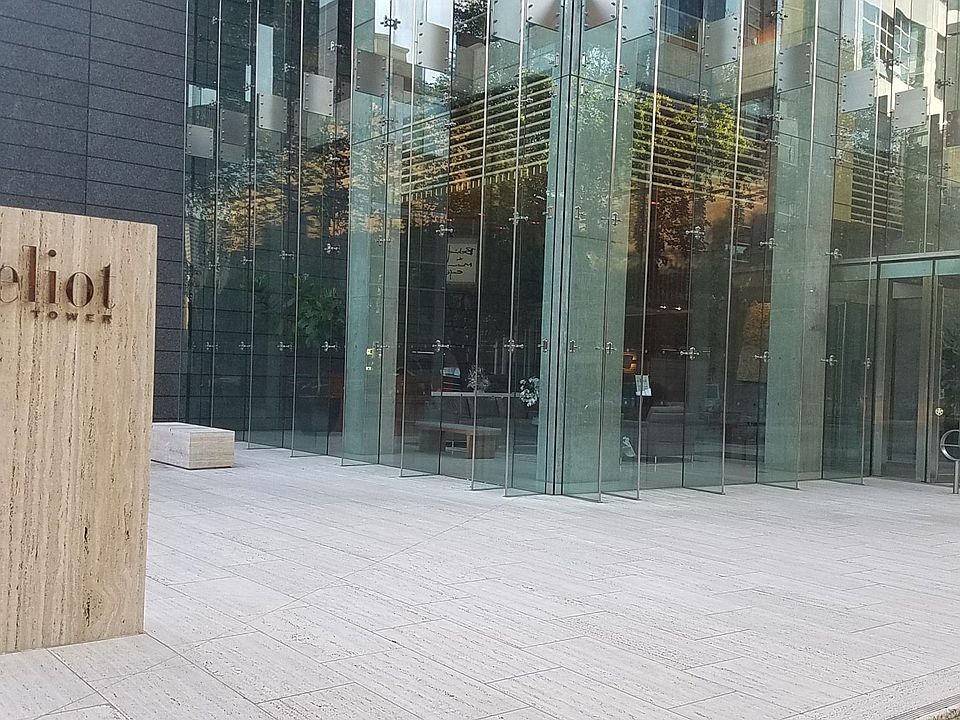 Building Exterior/Entrance