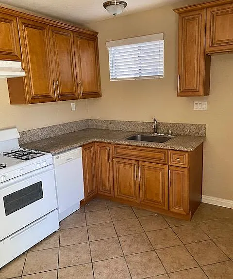 1051 N Newport Ave #2 — Photo 6