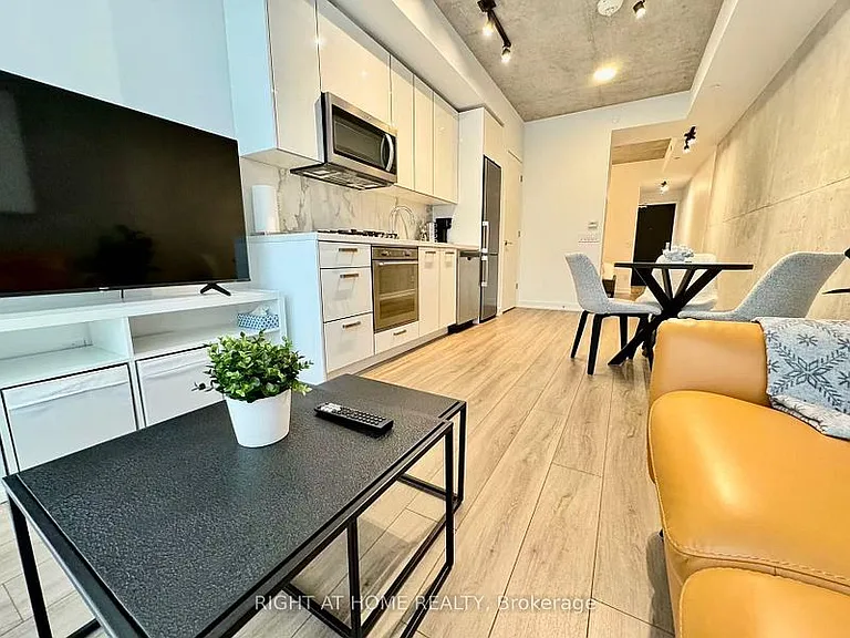 458 Richmond St W #107 — Photo 2