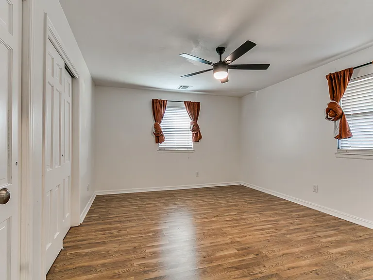 3210 W Wilshire Blvd — Photo 13