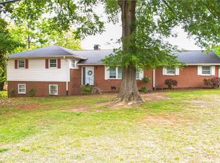 1500 Fleming Rd, Greensboro, NC 27410