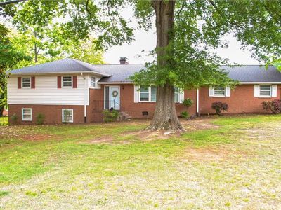 1500 Fleming Rd, Greensboro, NC, 27410