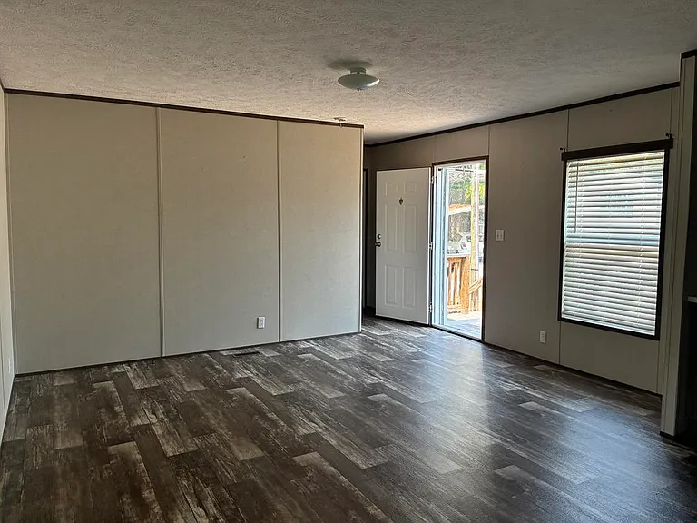 132 Ash St — Photo 2