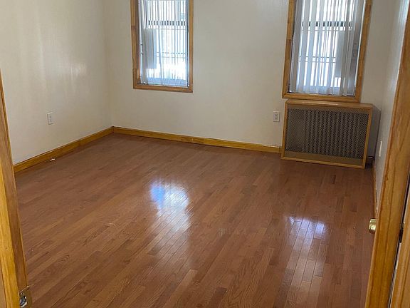 4th image of 860 Castle Hill Ave #1