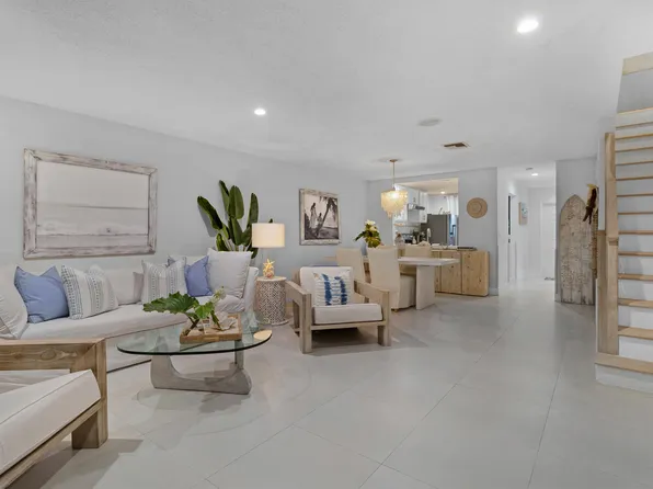 2136 NE 44th Street #4, Lighthouse Point, FL 33064