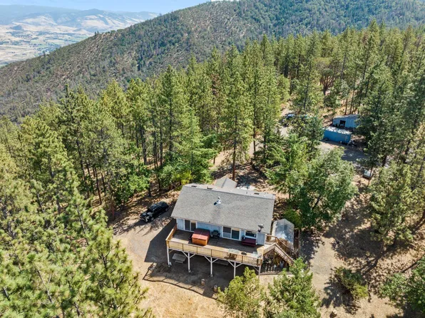 2888 Quail Run Rd, Talent, OR 97540