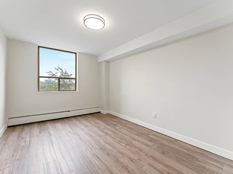 47 Memorial Dr — Photo 16