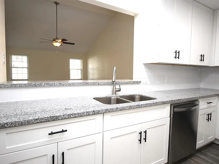 805 Willow Creek Dr — Photo 9