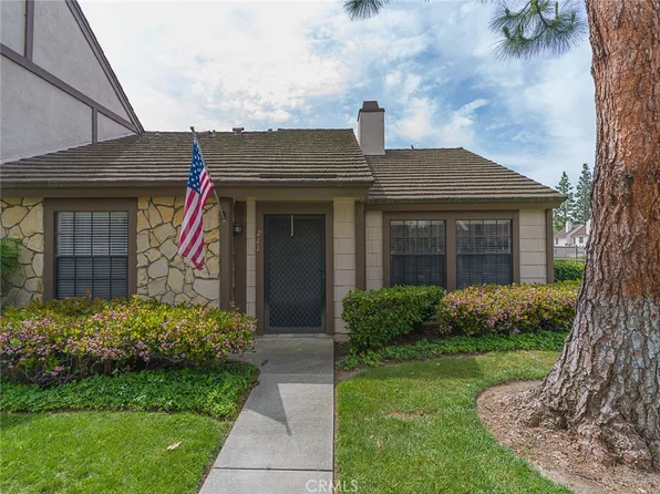 211 Kensington Ln, La Habra, CA 90631