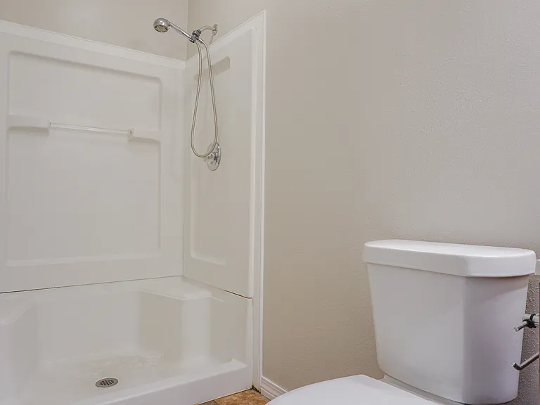 6115 Willow Ln N — Photo 7
