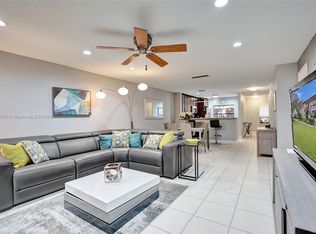 21362 Juego Cir APT 33G, Boca Raton, FL 33433