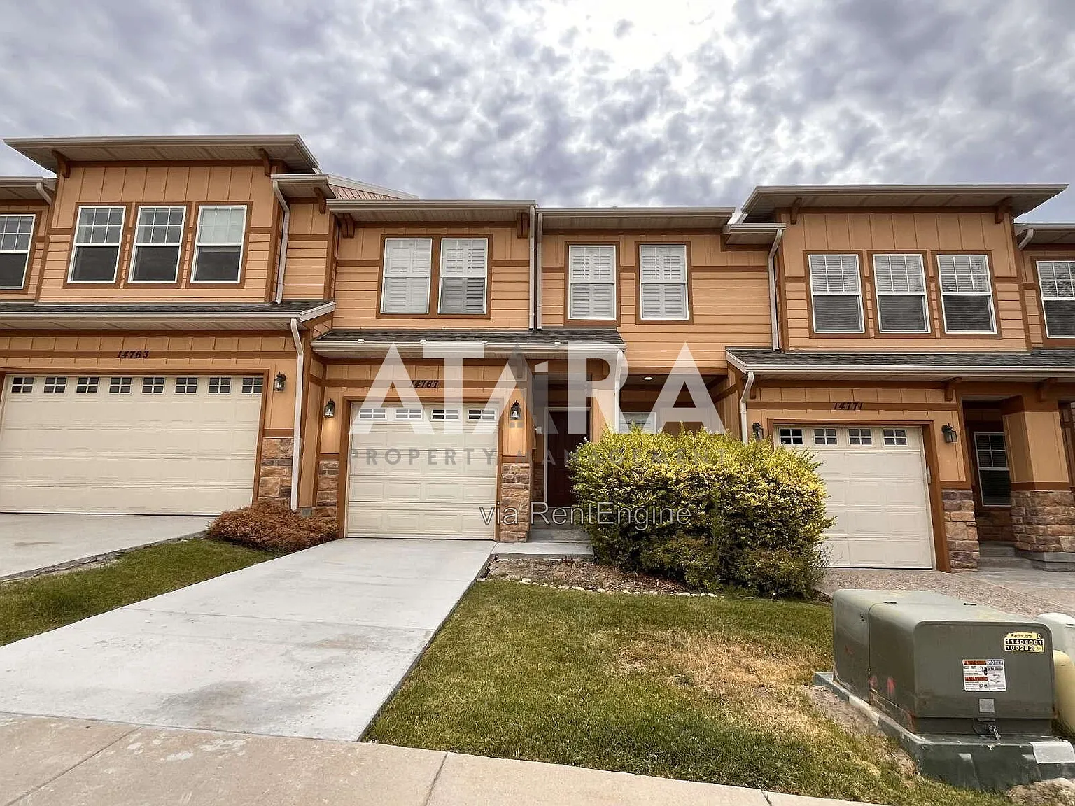 3 bed, 3.0 bath, 2100 sqft, $2,395 — Photo 1