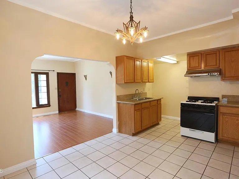 126 S Olive Ave #D — Photo 6