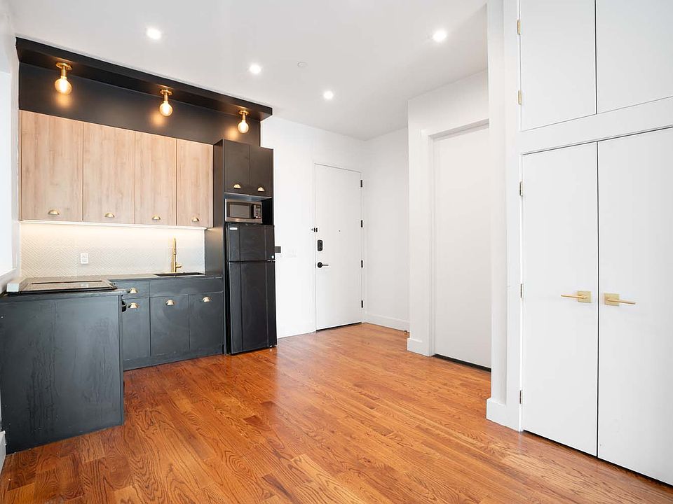 2nd image of 133 Brown Pl #501