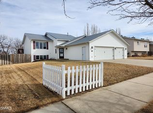 2638 10th Ave SE, Mandan, ND 58554