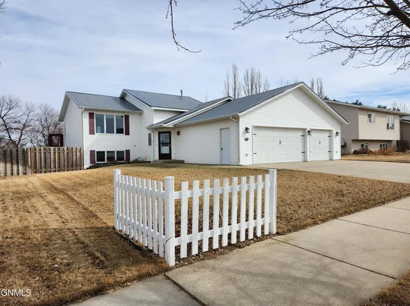 2638 10th Ave SE, Mandan, ND 58554