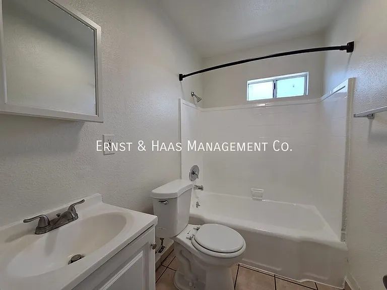 2035 Pine Ave #7 — Photo 22