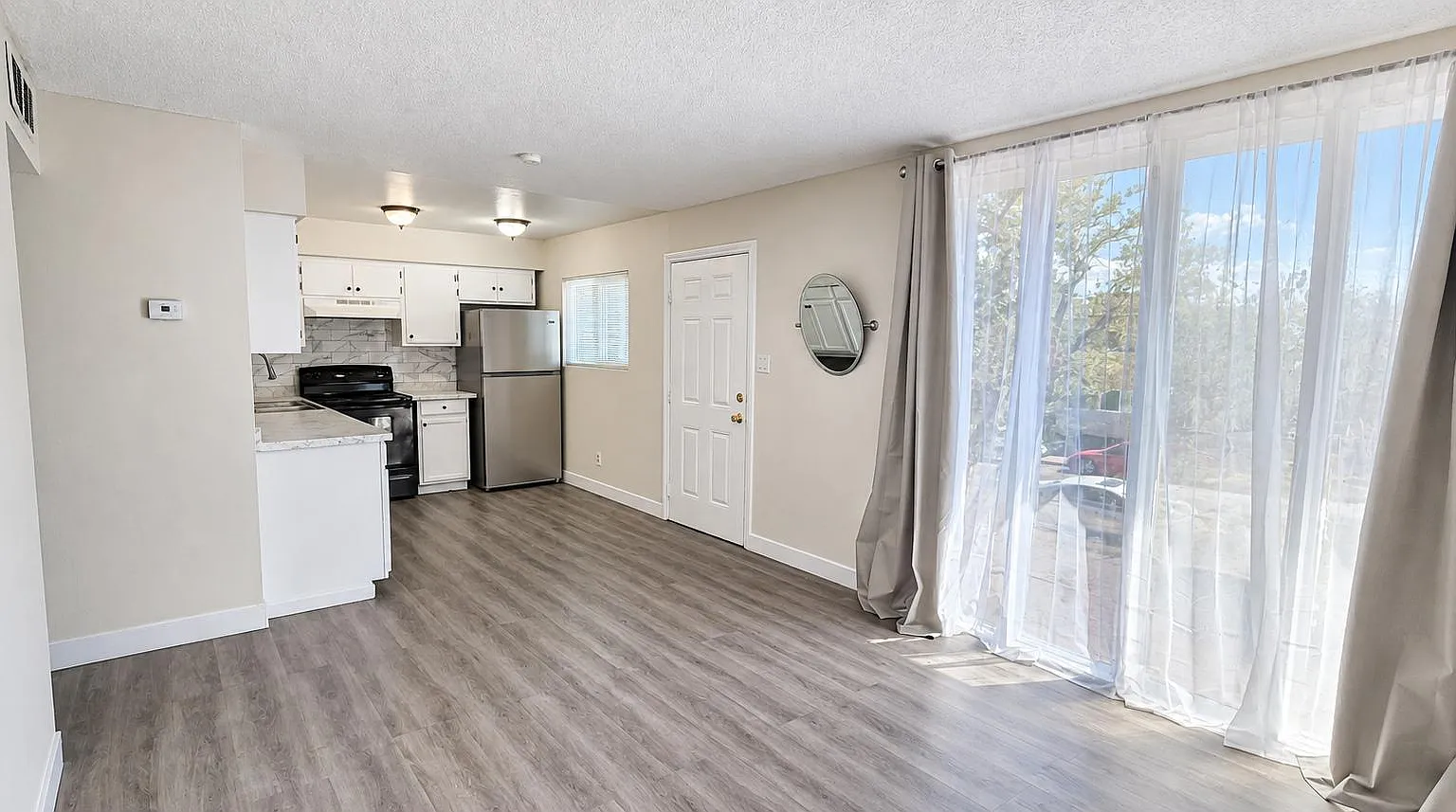 3390 Cambridge St - Unit 4 — Photo 2