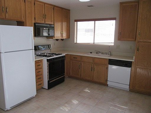4th image of 627 Paulson Dr