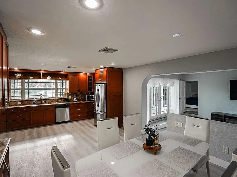 901 SW 121st Ave — Photo 6